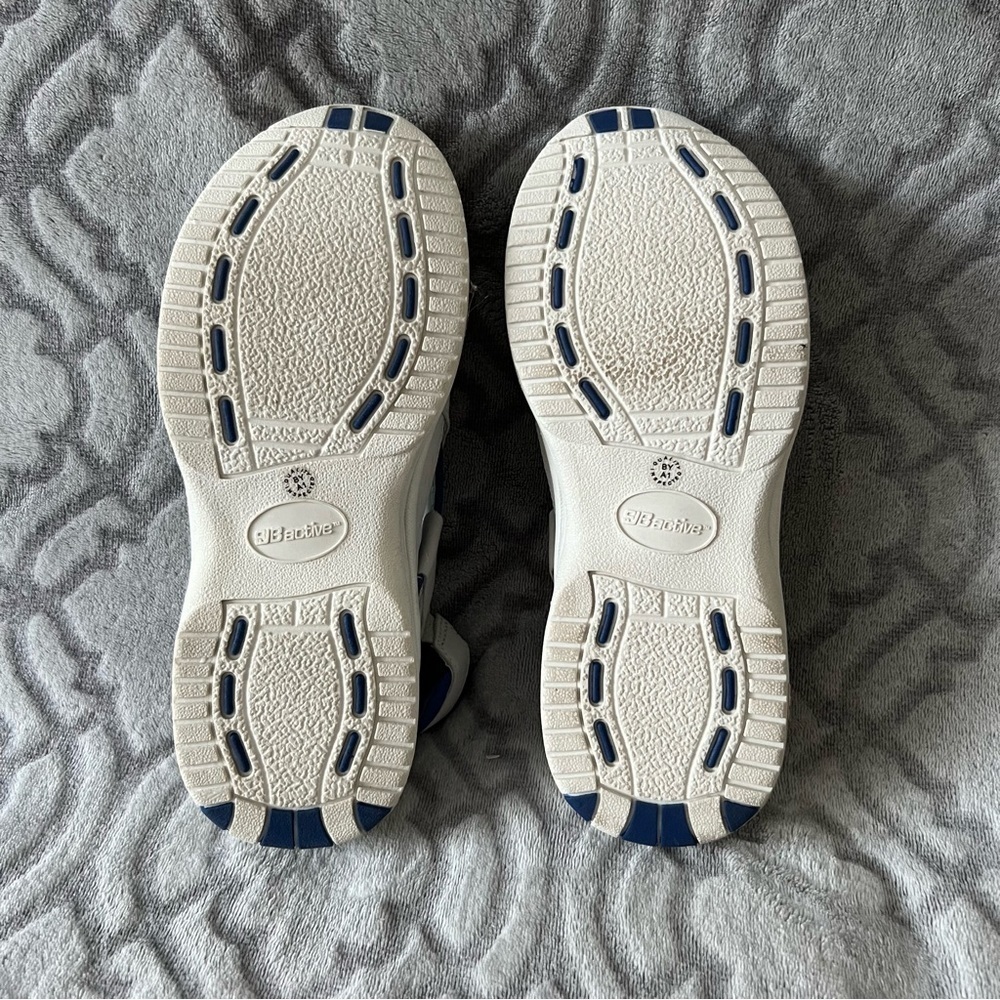 SJB Active by St. John’s Bay White Sneakers 7.5M - Picture 6 of 13